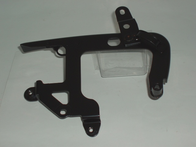 NOSAČ DESNOG BOČNOG POKLOPCA - NOVO <BR>* HONDA VF 750 C MAGNA 1993-2001