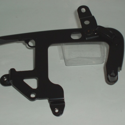NOSAČ DESNOG BOČNOG POKLOPCA - NOVO <BR>* HONDA VF 750 C MAGNA 1993-2001