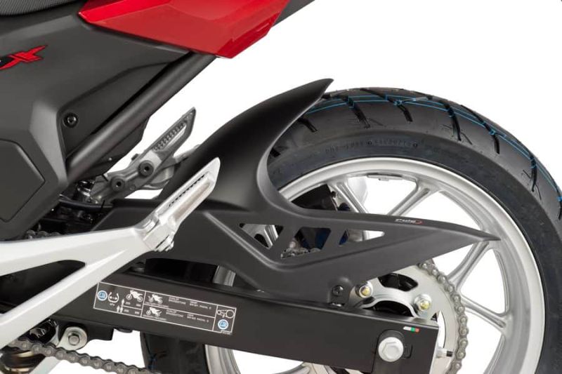 ŠTITNIK LANCA / UNUTARNJI BLATOBRAN MAT CRNI HONDA NC 700/750 D/S/X (2012-2023), YAMAHA MT-09 TRACER 900 (2015-2019) <br> PUIG: 6038J