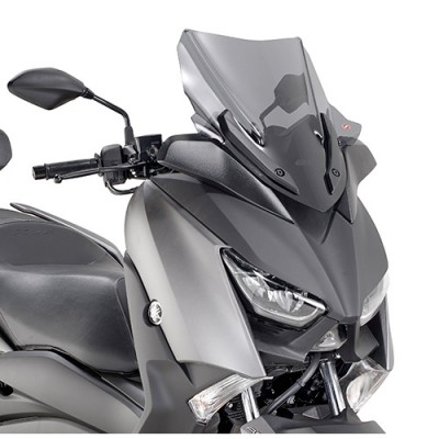 VJETROBRAN (VIZIR) ZA SKUTER YAMAHA X-MAX 125 (2018-2022), X-Max 300 (2017-2022), X-MAX 400 (2018-2021) ZATAMNJEN (SMOKED) 43,5 x 43,5 cm <br> GIVI: D2136S